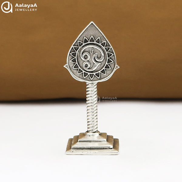Silver Antique Om Vel