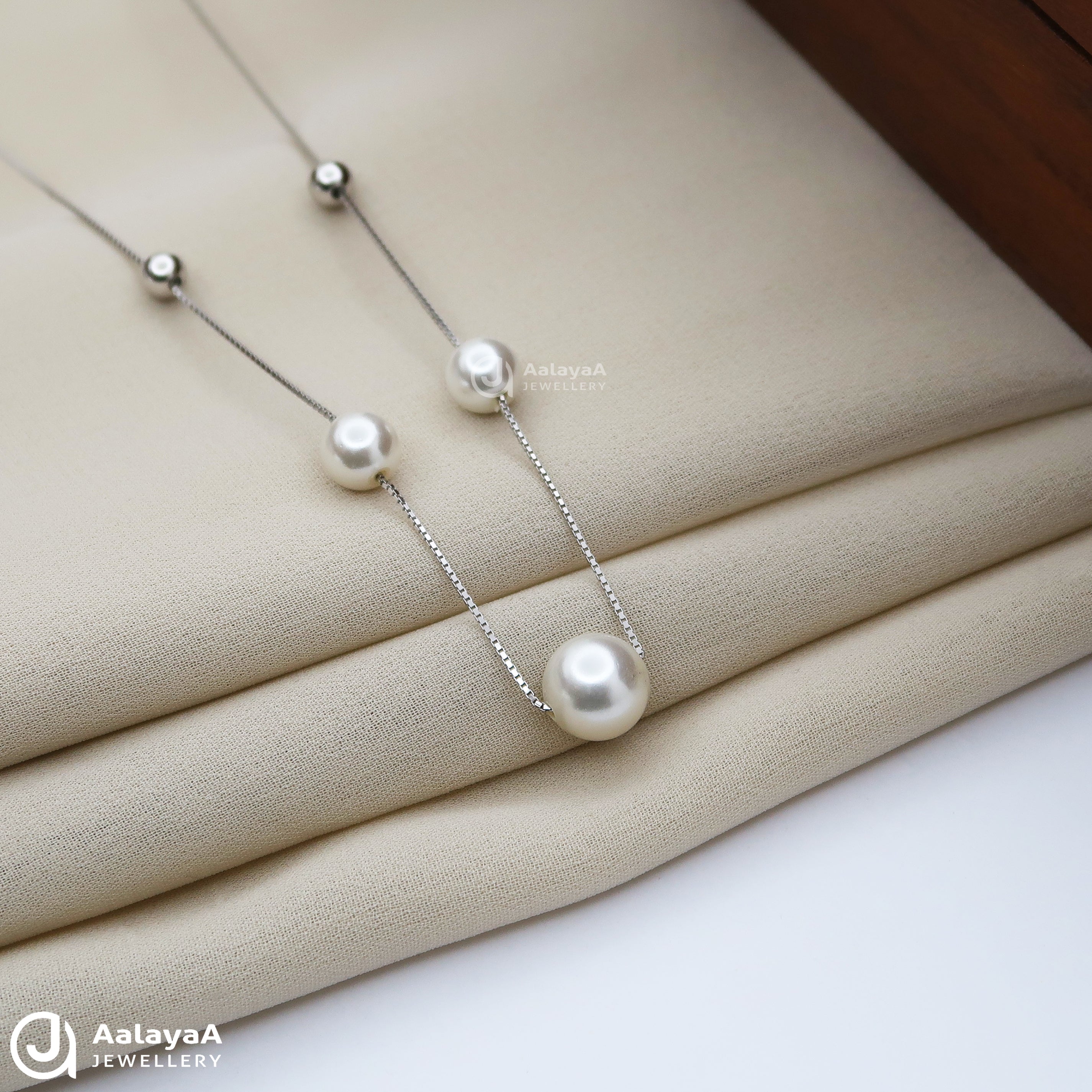 Shiny Pearl Silver Chain Pendant