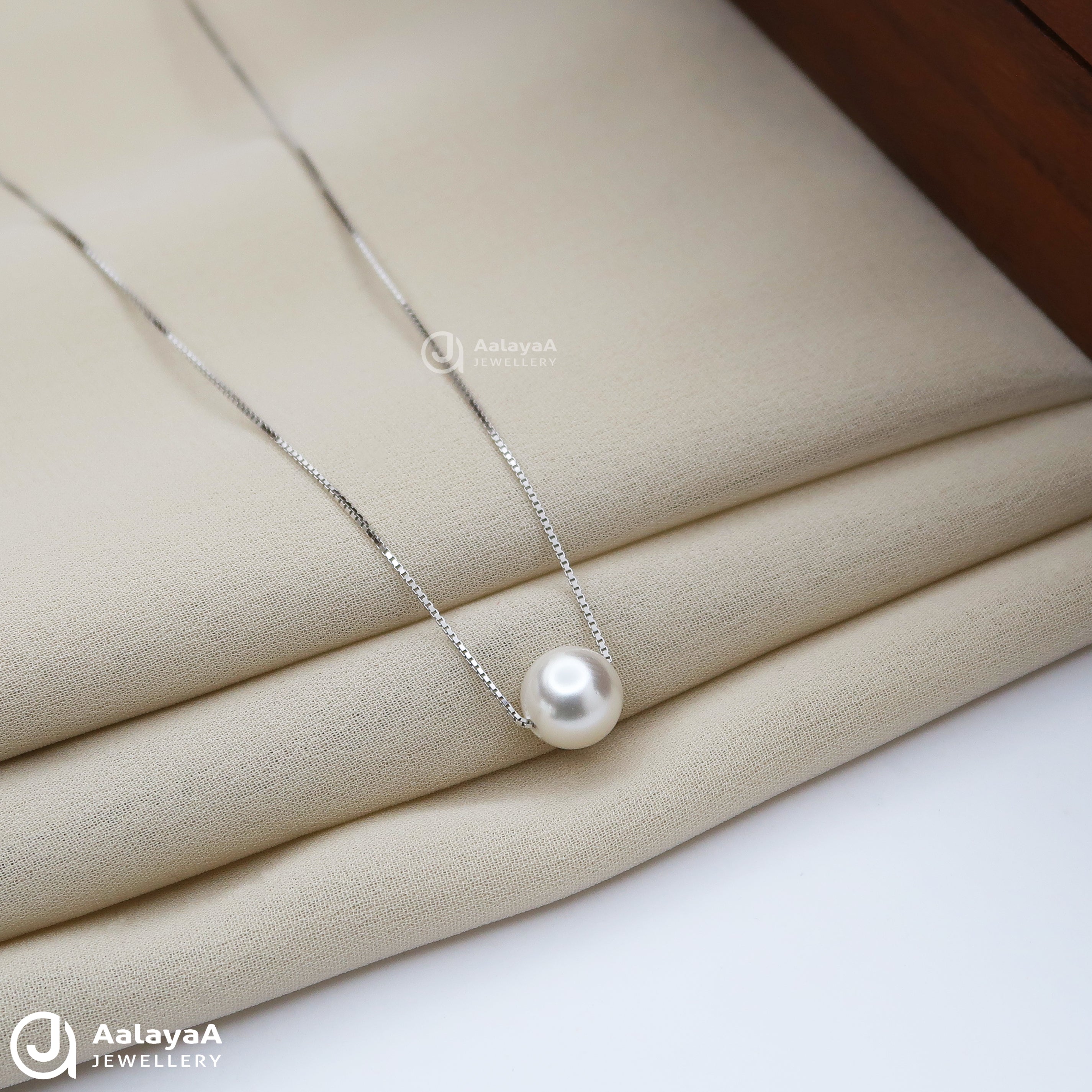 Single Pearl Silver Chain Pendant