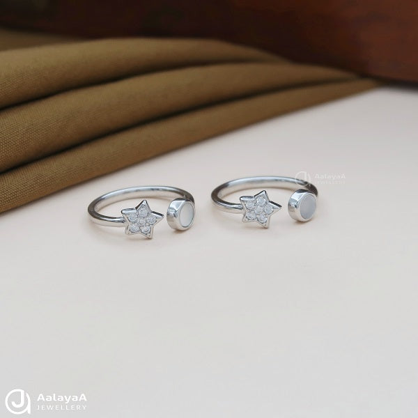 Star and Round Silver Toe Ring