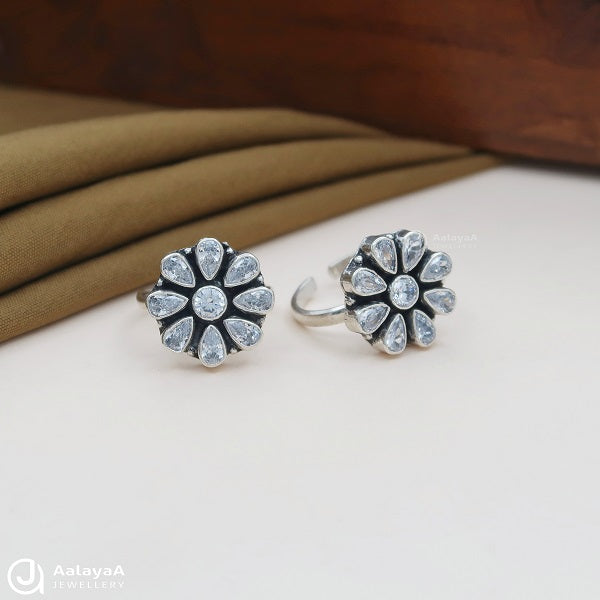 Pretty Sunflower Cut Stone Oxidised Silver Toe Ring