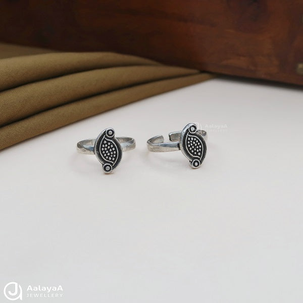 Black Paisley Oxidised Silver Toe Ring