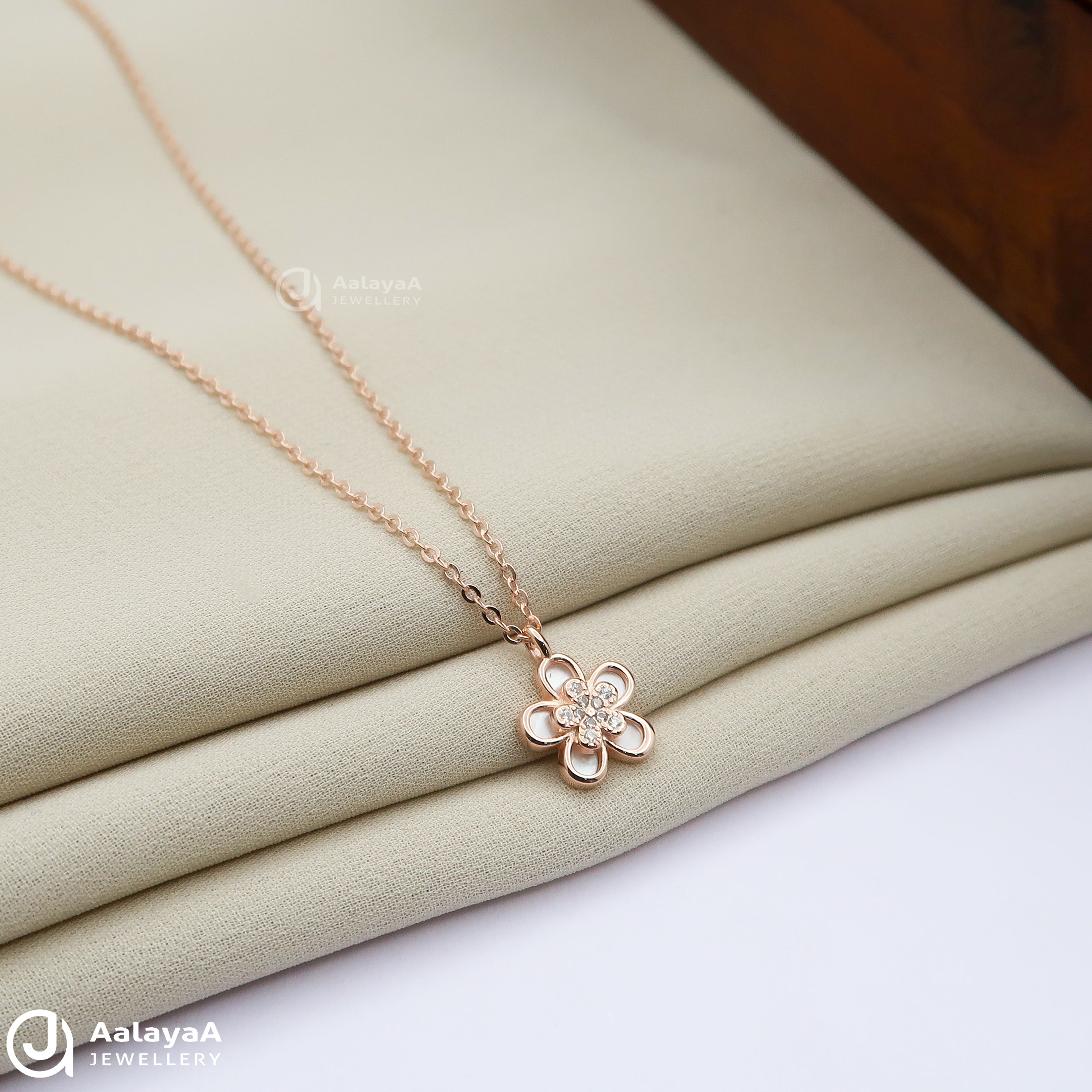 Silver Rosegold Little Flower Chain Pendant