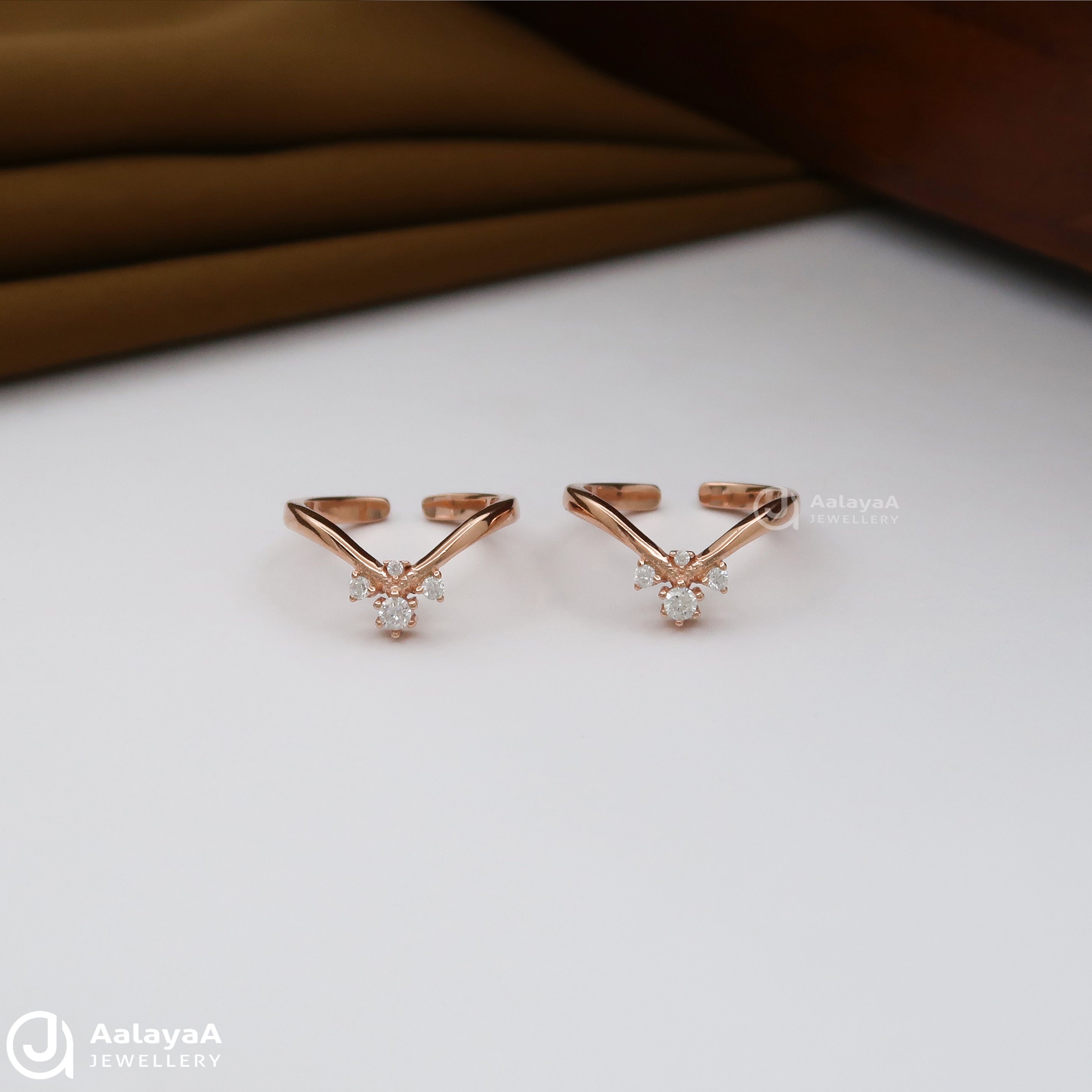 Vangi Toe Ring with Stone and Rose Gold
