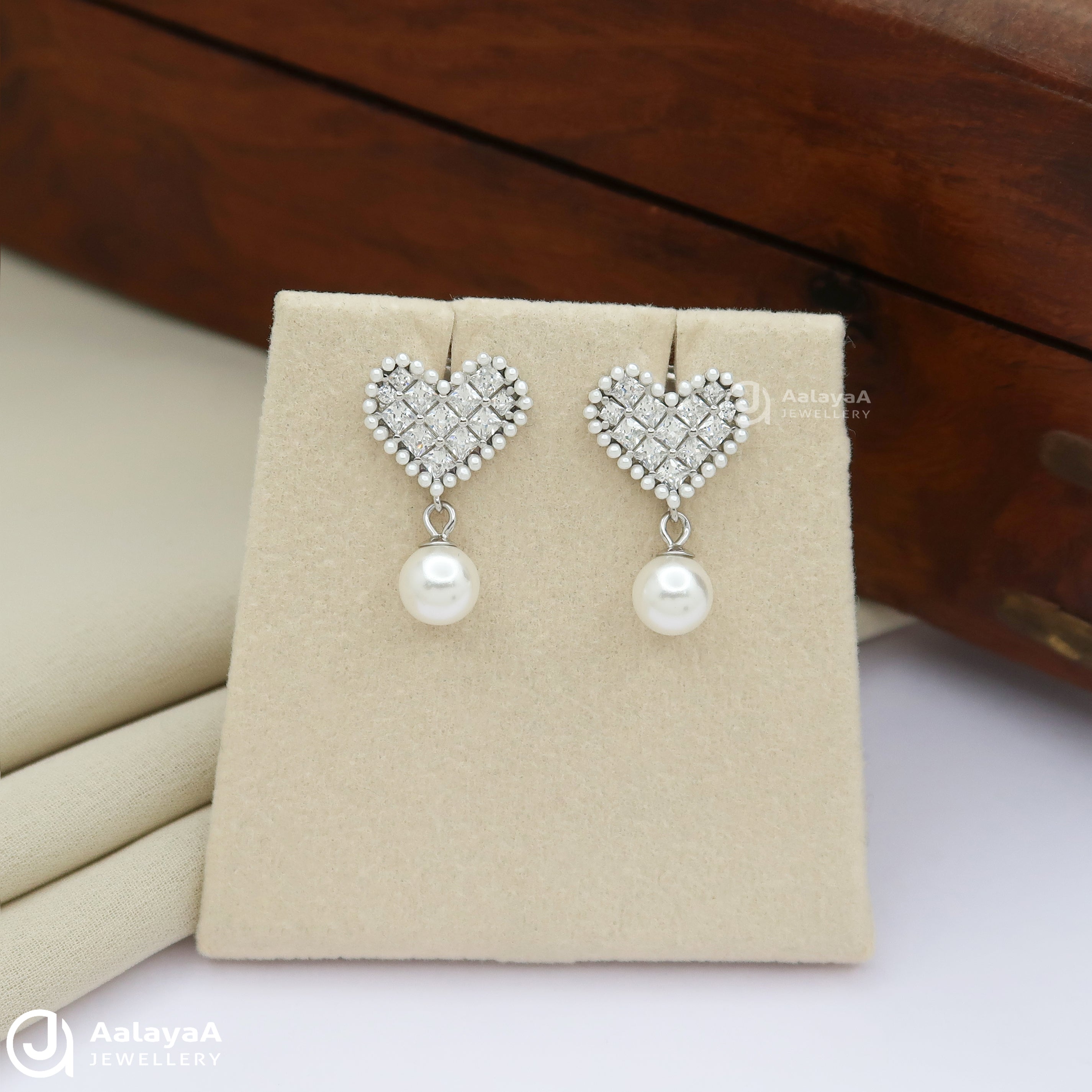 Heart Earring Stone with Pearl