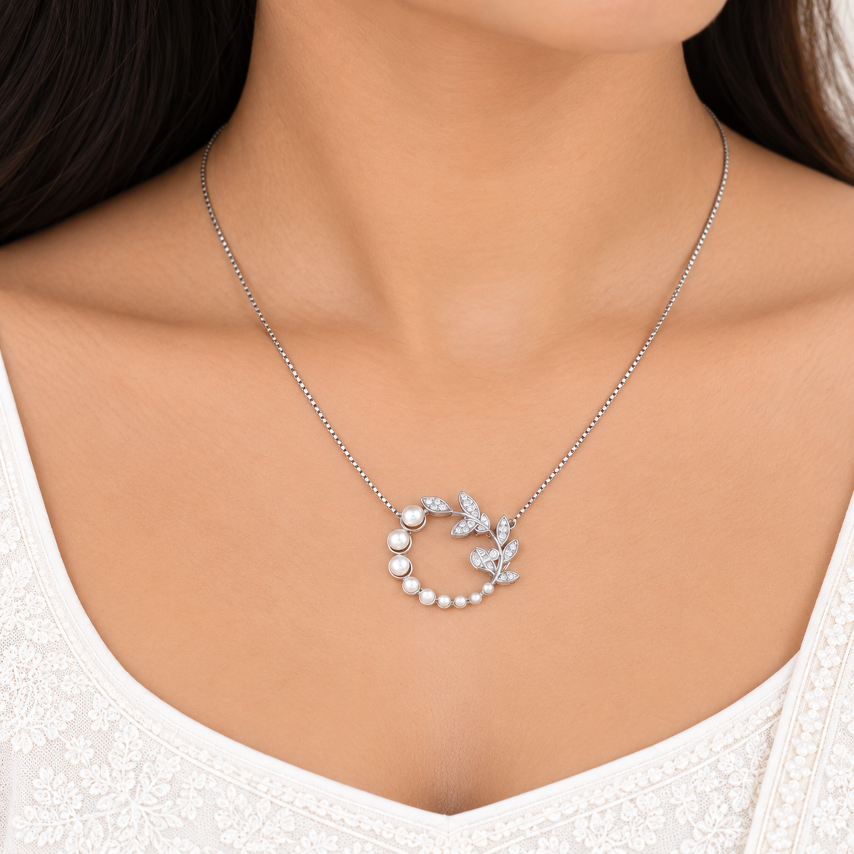 Silver Pearl Laurel Necklace Set