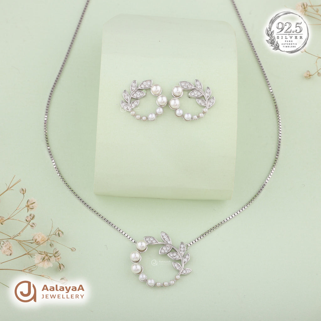 Silver Pearl Laurel Necklace Set