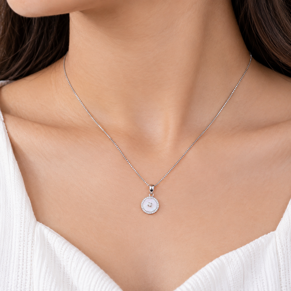 Silver Mother of Pearl Halo Chain Pendant