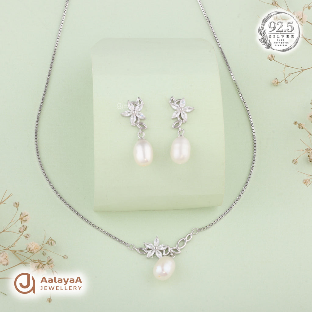 Silver Pearl Lily Necklace Set
