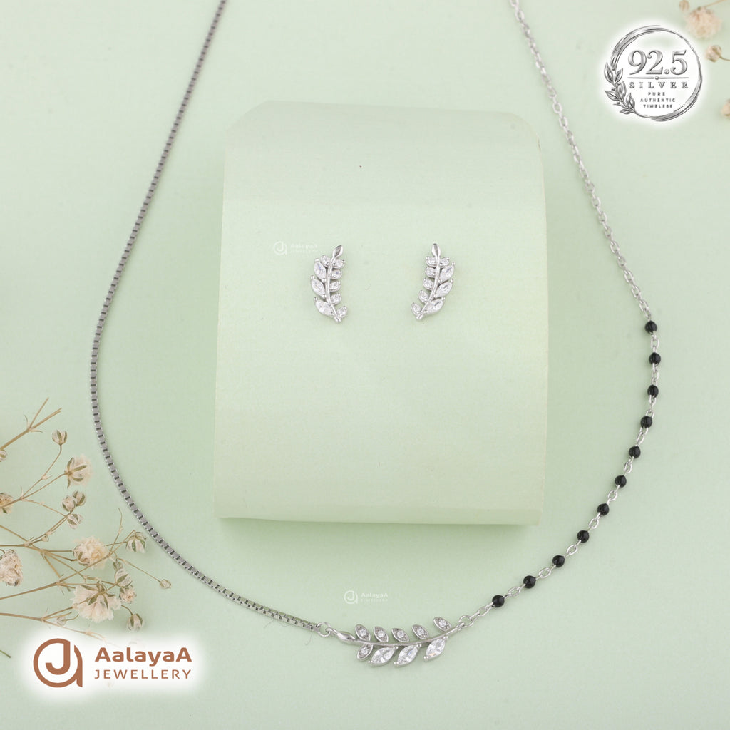 Silver Graceful Laurel Necklace Set