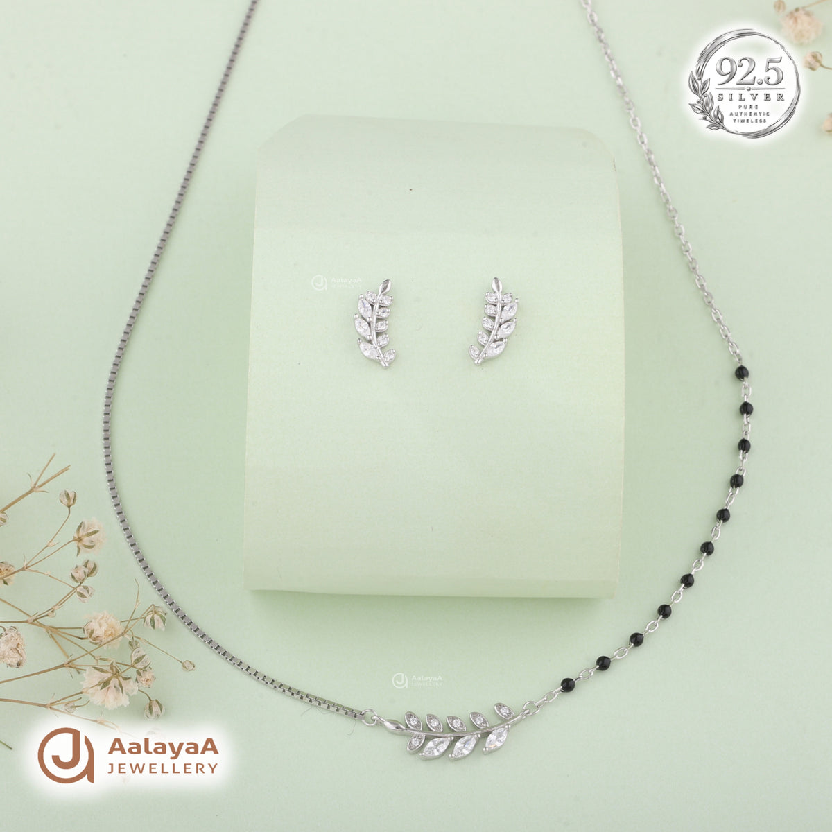 Silver Graceful Laurel Necklace Set