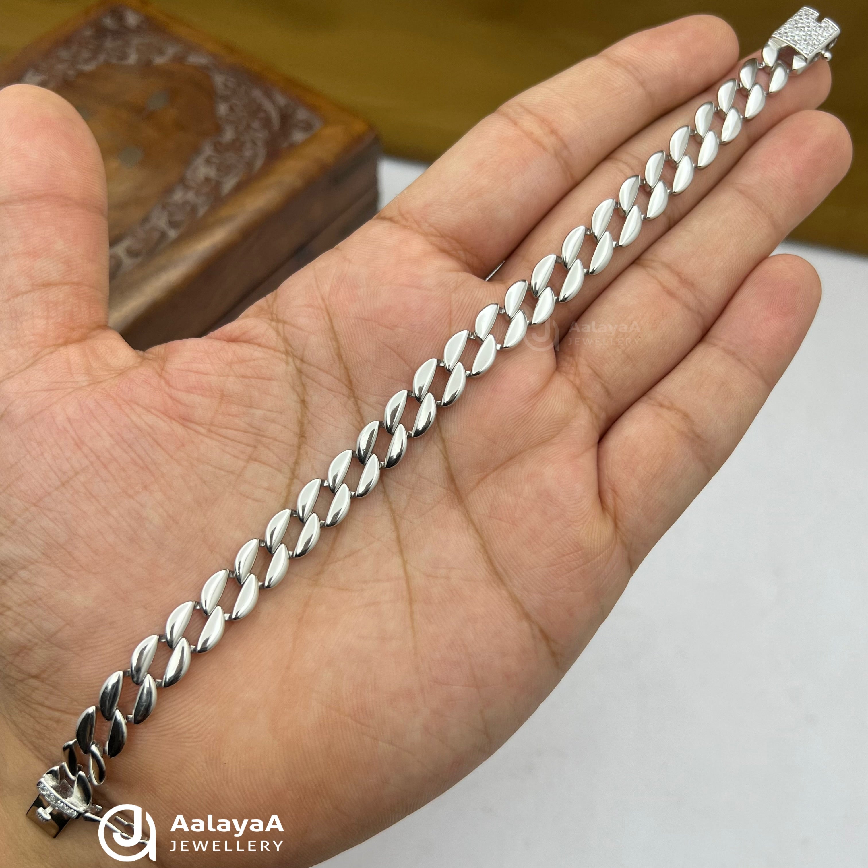 Silver Sleek Leaf Link Bracelet