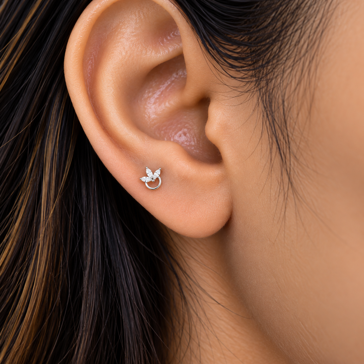 Silver Circle Leaf Side Stud
