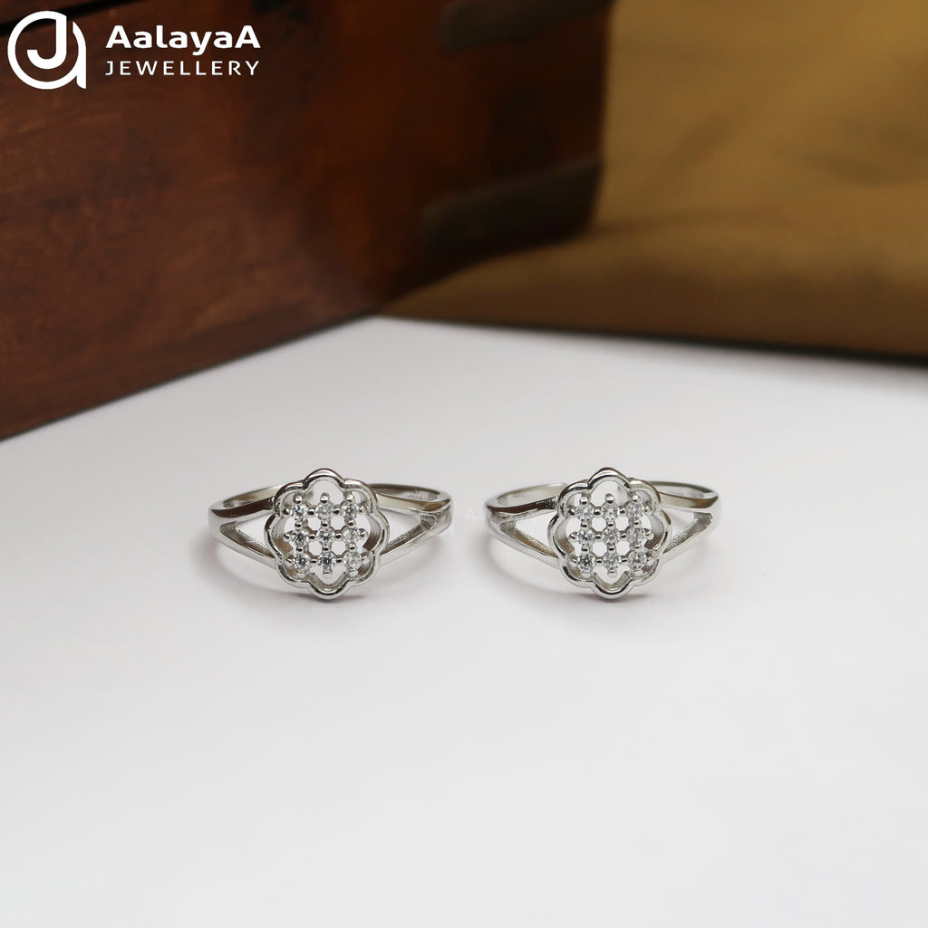 Silver Snow Blossom Toe Ring