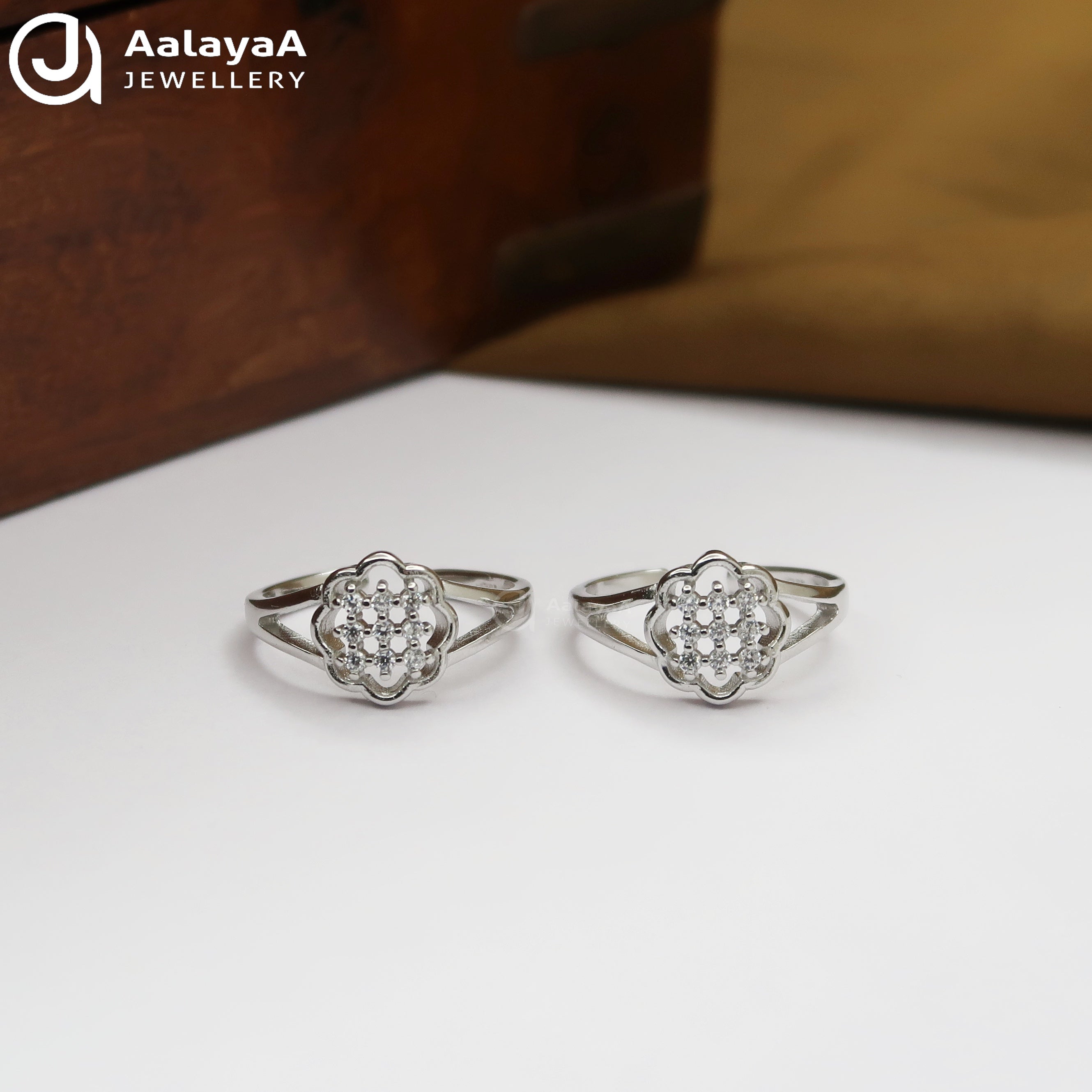 Silver Snow Blossom Toe Ring