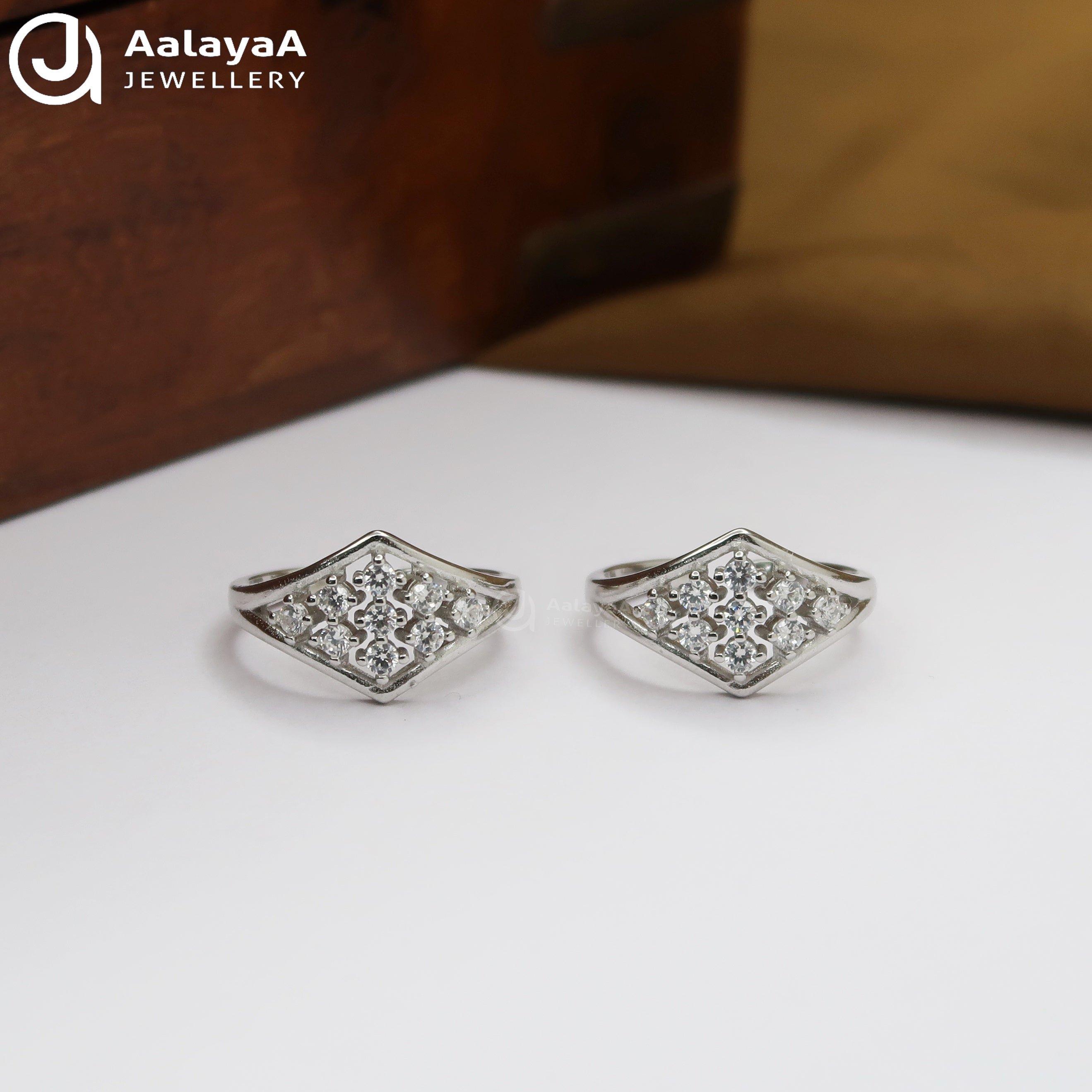 Silver Diamond Spark Toe Ring
