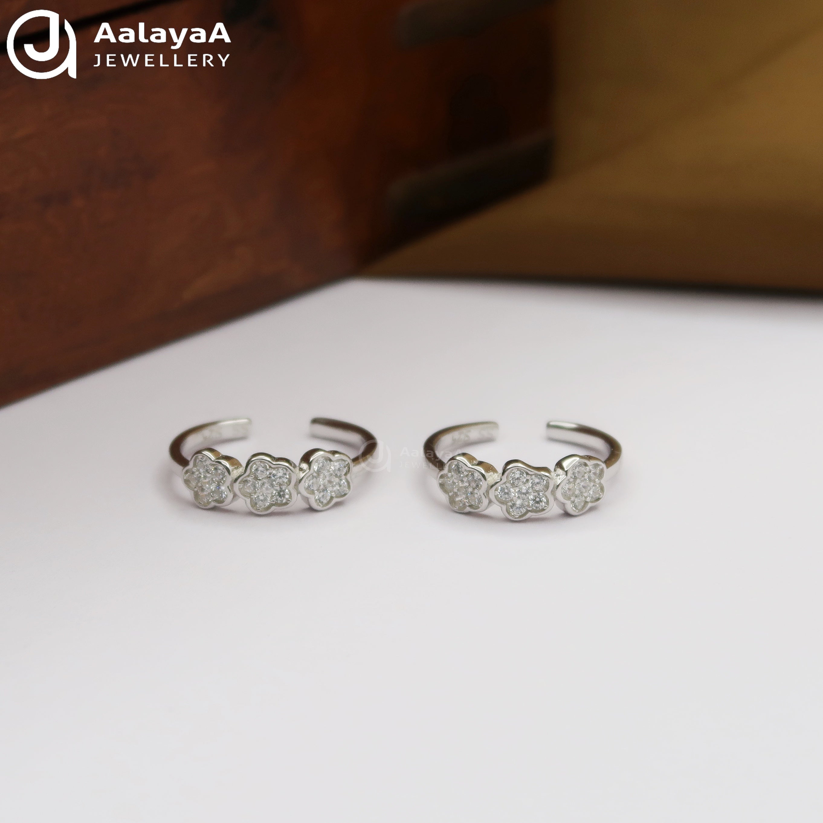 Silver Triple Blossom Toe Ring