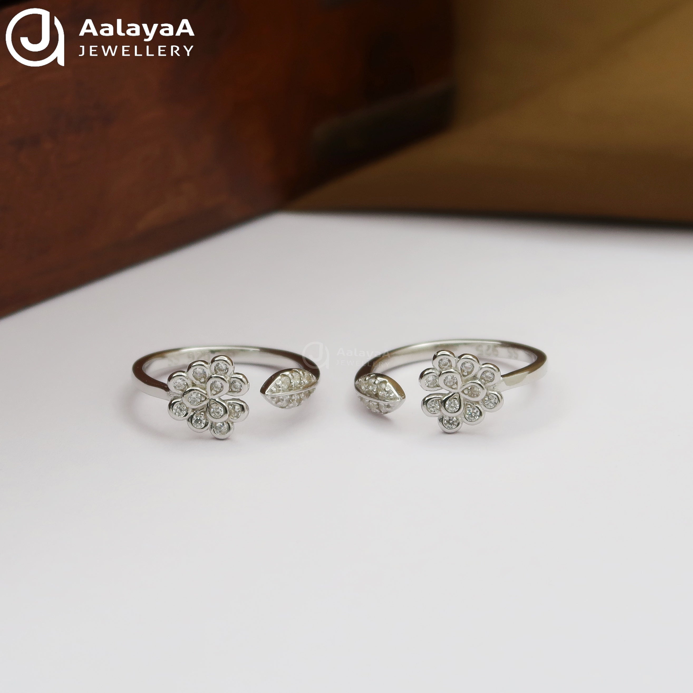 Silver Dazzling Blossom Toe Ring