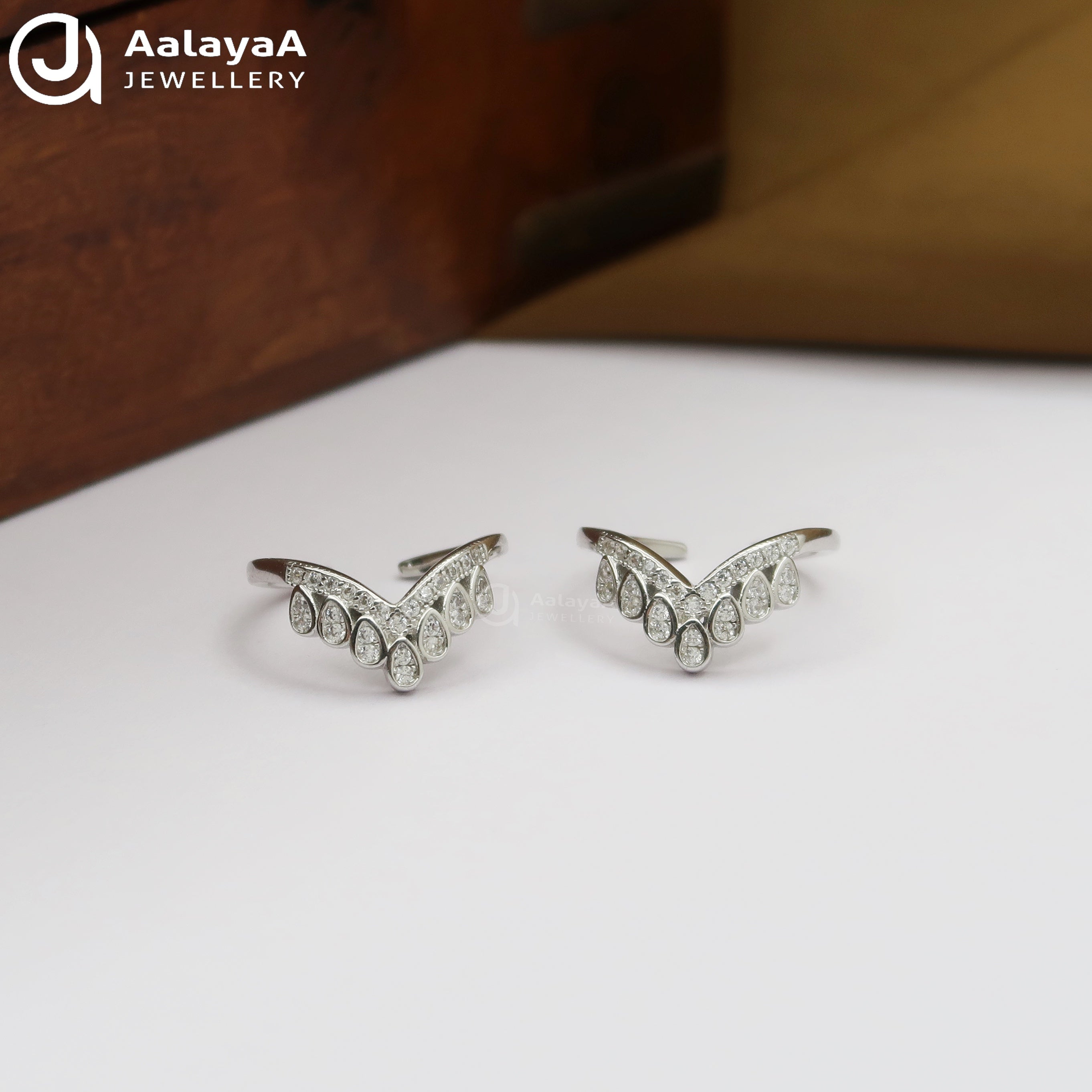 Silver Serena V-Drop Toe Ring