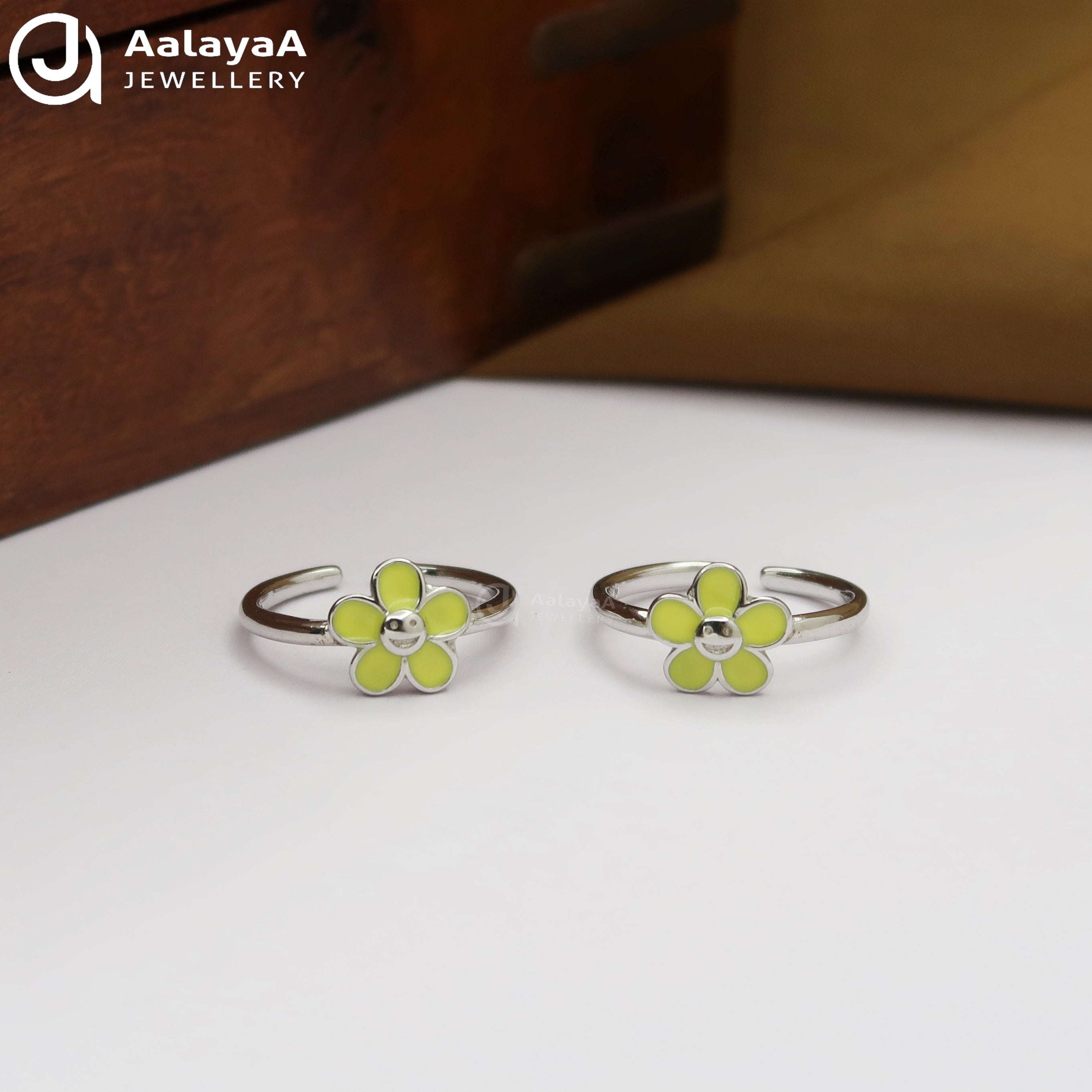 Silver Lime Blossom Toe Ring